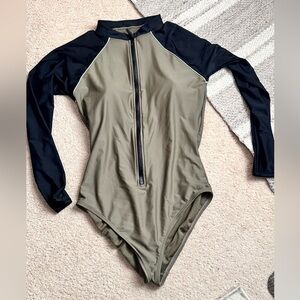Women's large rashguard long sleeve swimsuit one piece built in cups